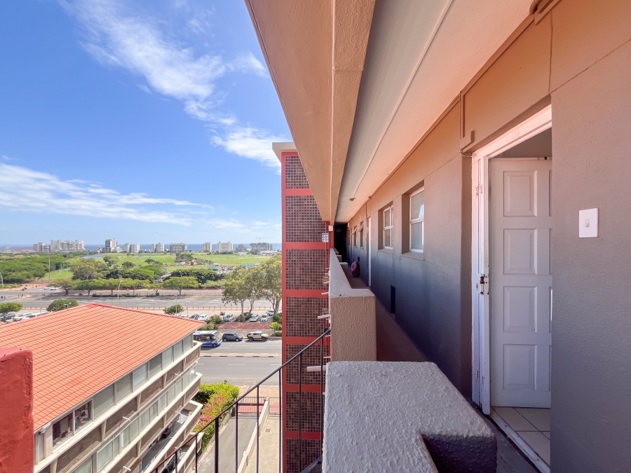 To Let 1 Bedroom Property for Rent in Green Point Western Cape